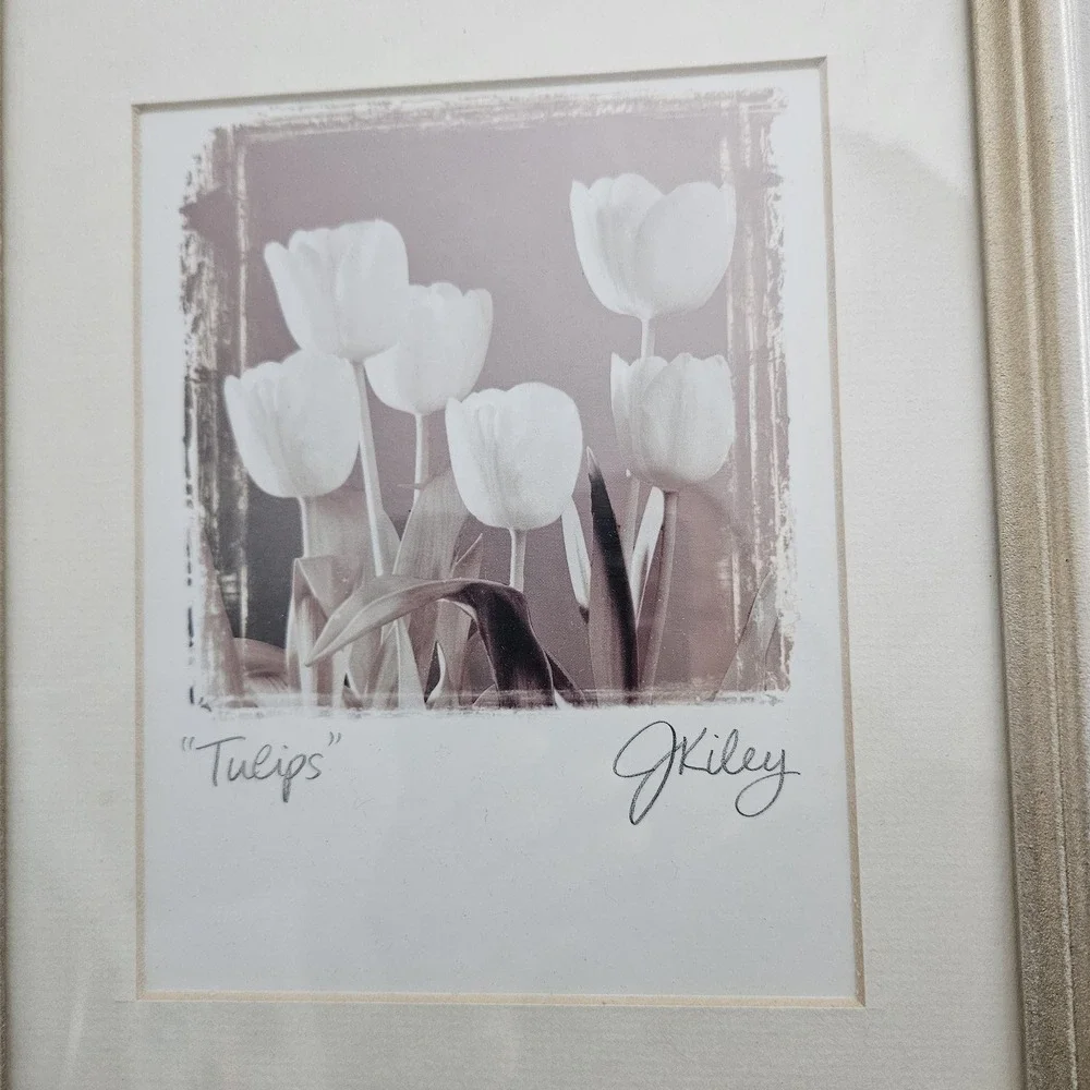 Tulips‎ Print with J.Kiley Signature in a beige and gold glitter wooden frame